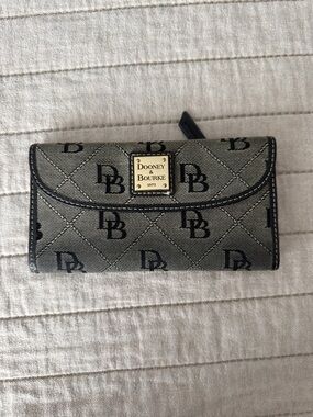 Dooney & Bourke Beige and Black Signature Continental Wallet